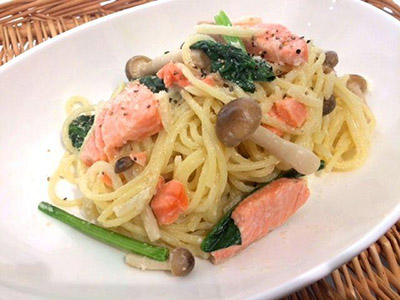 Autumn Salmon and Spinach with Sesame Cream Pasta